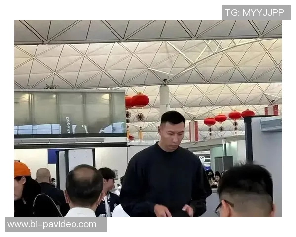 易建联早年接受专访，谈到自己还无法和姚明相比