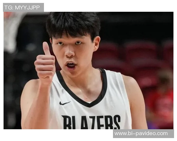 杨瀚森空中接力双手暴扣,点燃全场激情